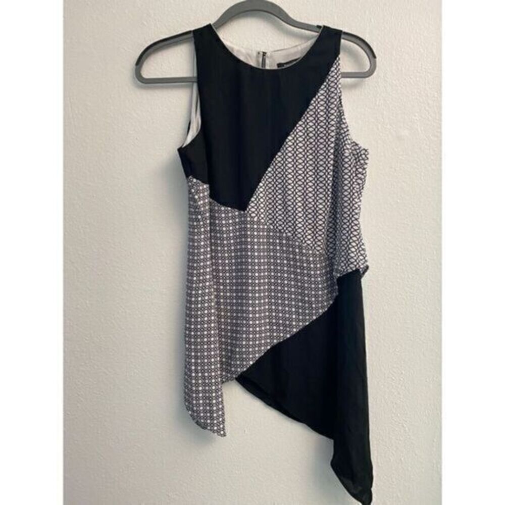 White‎ House Black Market Women Small Shark Bite Black & White Geometric Blouse